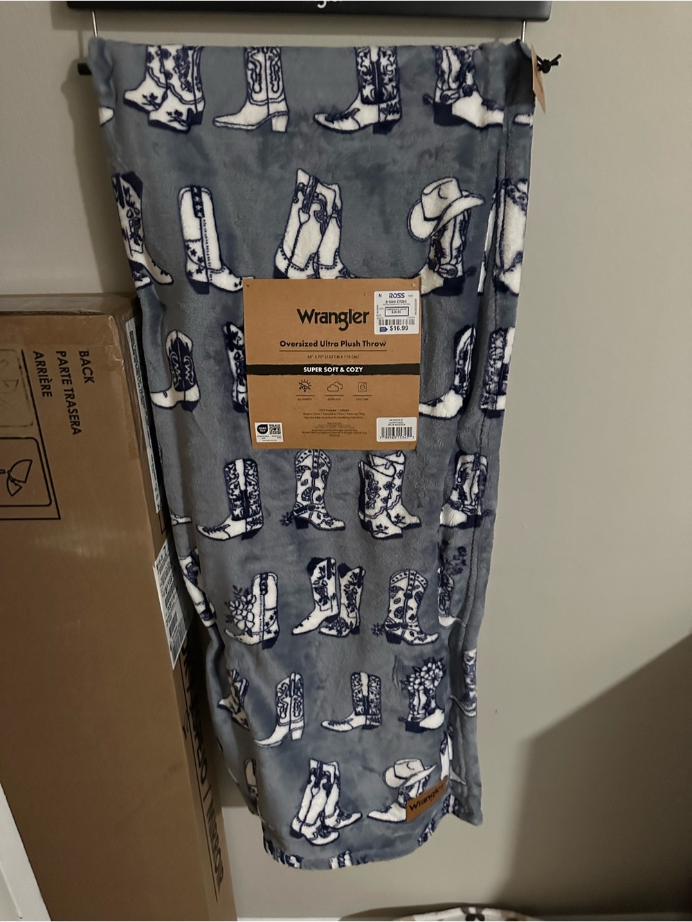 Wrangler oversized throw with cowboy boots